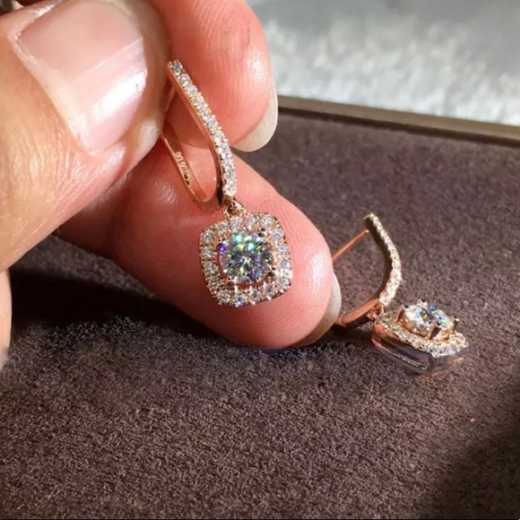 *GORGEOUS* ROSE GOLD 18k STUD EARRINGS - Picture 2 of 4